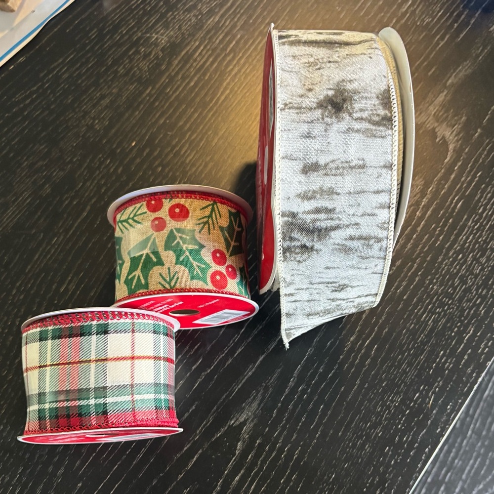 Christmas ribbon plaid various presents